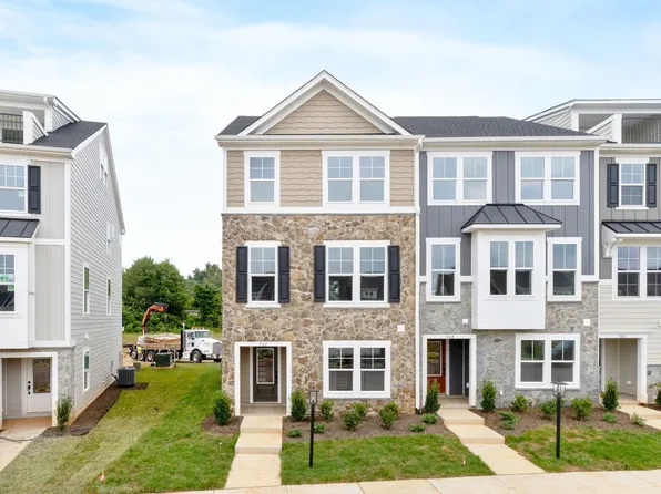 740 Park Ridge Dr, Crozet, VA 22932