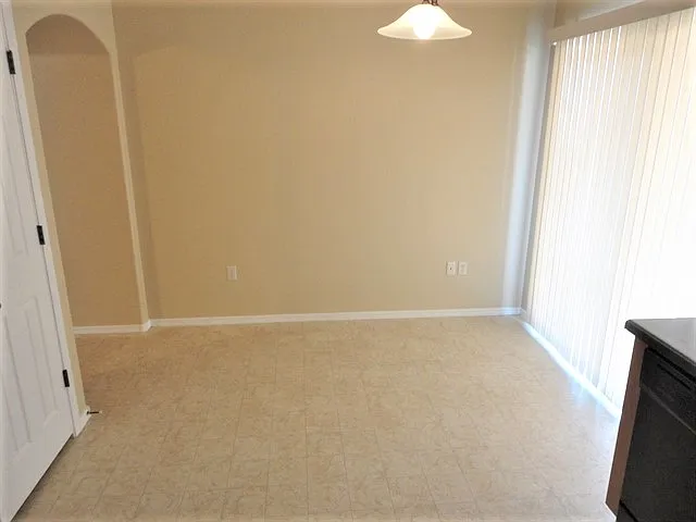 3 bed, 2.0 bath, 1094 sqft, $1,595 — Photo 4