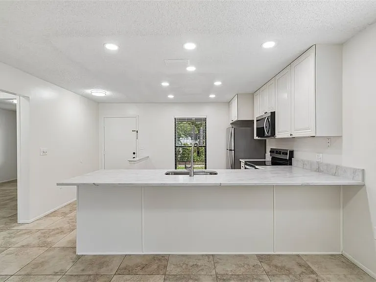 2945 Grovewood Blvd #A — Photo 22