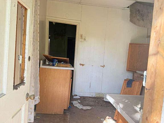 2nd image of 1943 Lauretta Ave