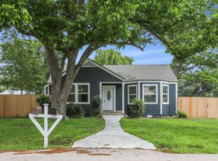 113 W 7th St, Elgin, TX 78621