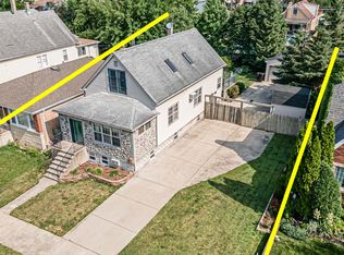 6114 W Giddings St, Chicago, IL 60630