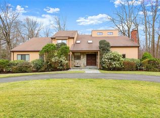 55 Greens Cir, Stamford, CT 06903