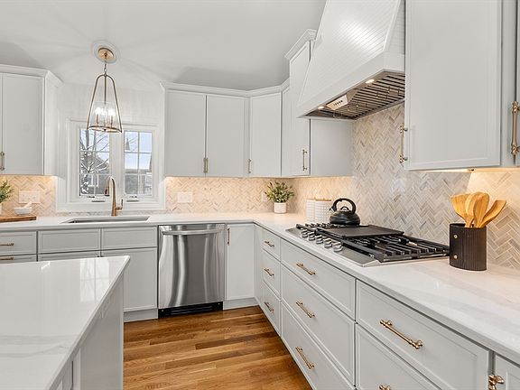 3rd image of 78 Wood Ave