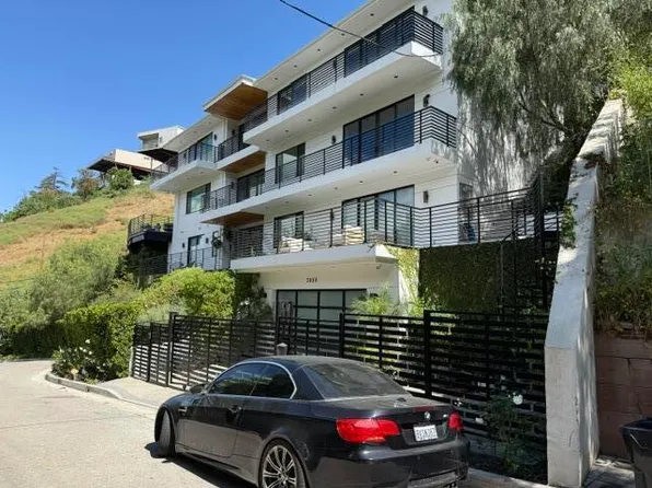 3810 Knobhill Dr, Sherman Oaks, CA 91423