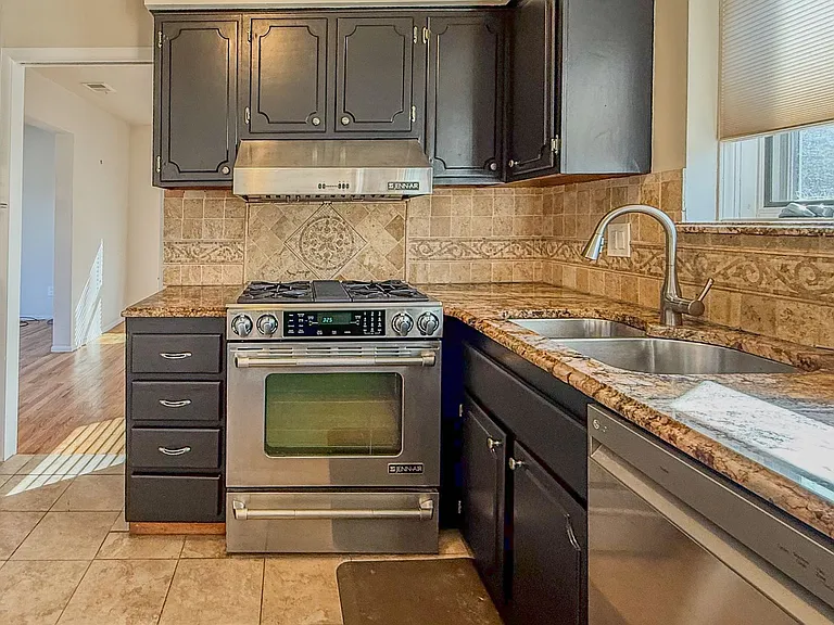 2710 Pendleton Dr — Photo 12