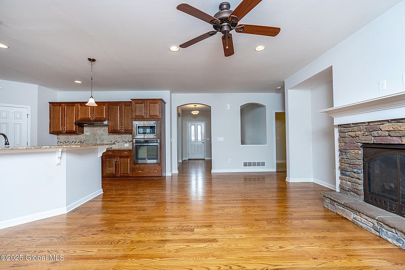 5th image of 1 Glen Meadow Drive