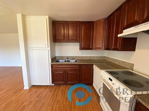 2nd image of 925 Martin Dr APT 6