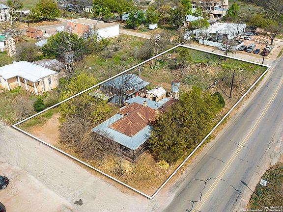 5th image of 210 N Live Oak St
