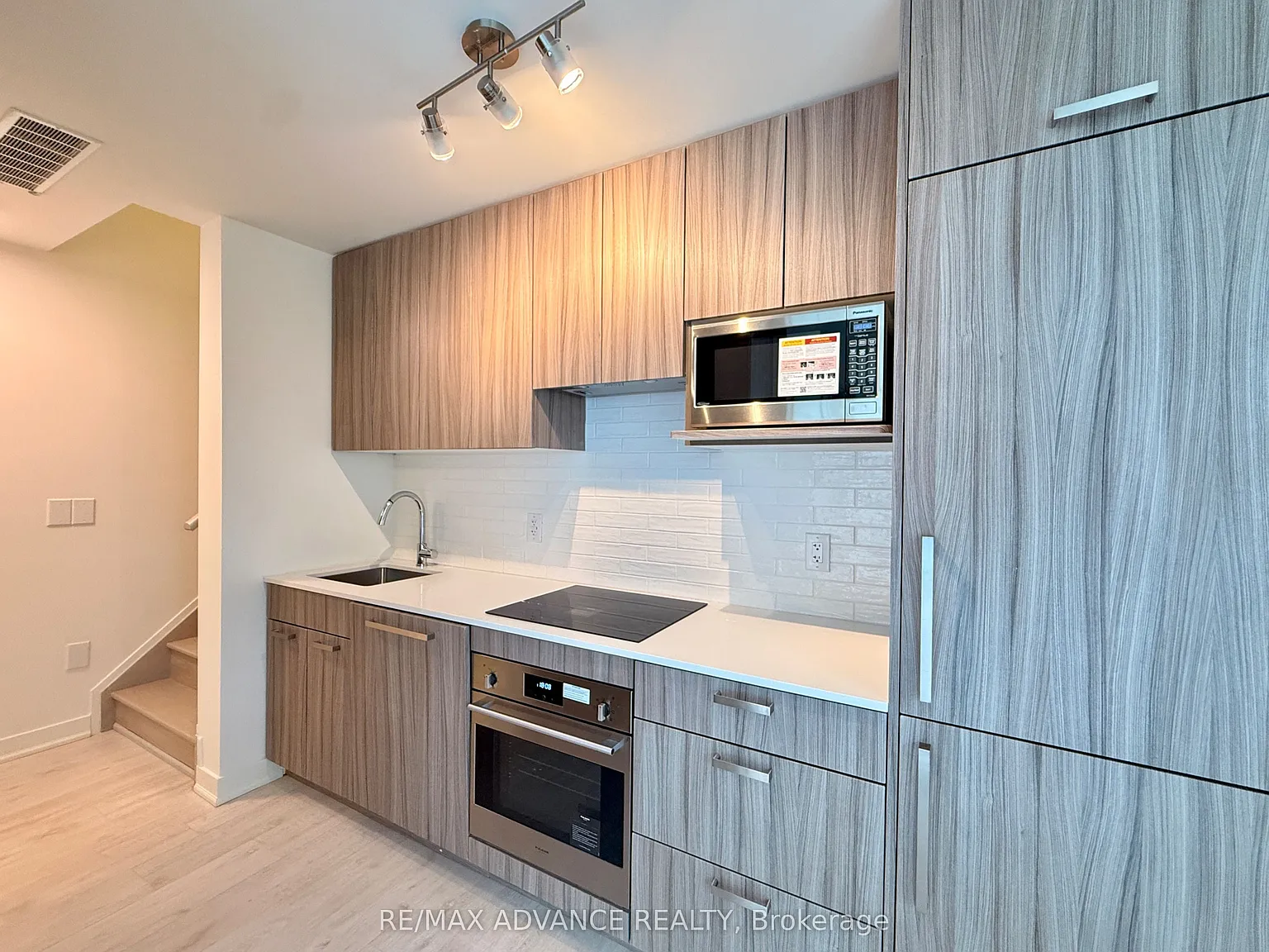 3 bed, $3,000 — Photo 3