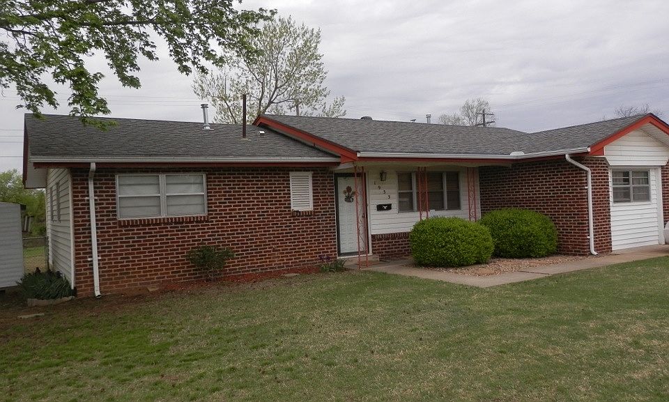 1st image of 1953 Oakridge Dr