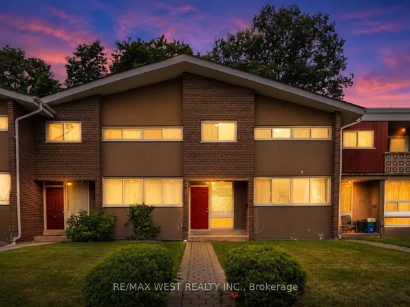 3226 The Credit Woodlands #3226, Mississauga, ON L5C 2J6