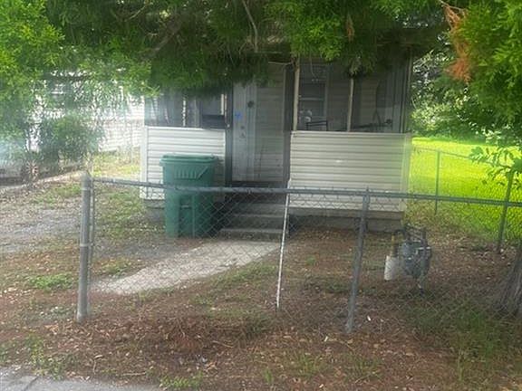 3rd image of 1309 Cohen St