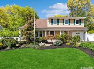 55 Hilden St, Kings Park, NY 11754