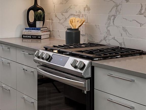 5th image of 1460 Gordon Dr Penthouse 1