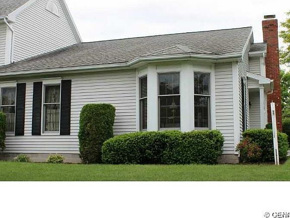 3rd image of 46 Hamlin Dr