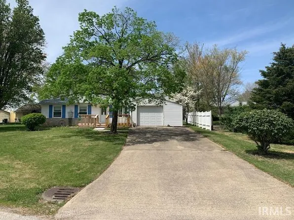 494 E Dawn View Heights Ct, Bloomfield, IN 47424