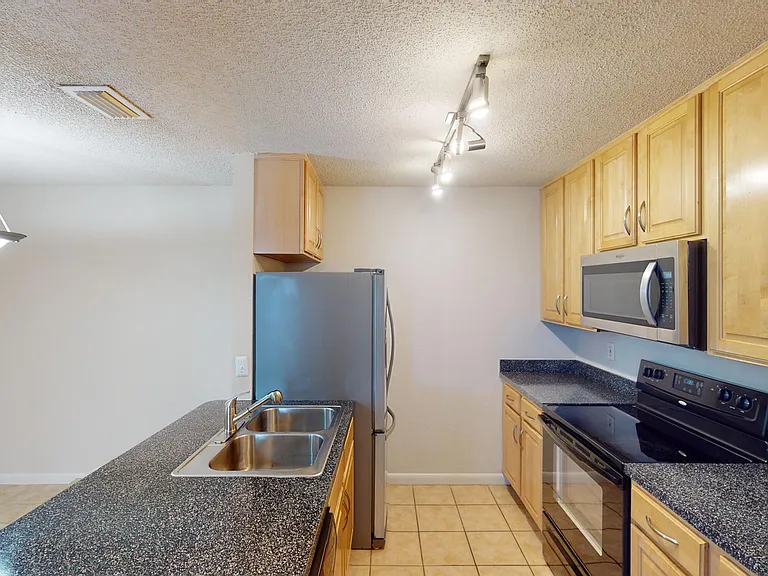 Altamira Place Apartment Homes — Photo 119