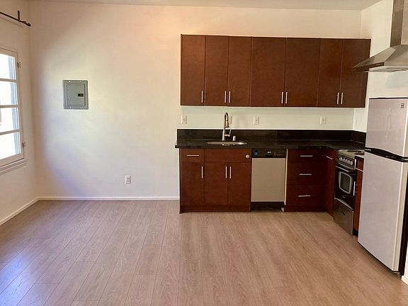 3rd image of 839 Parkman Ave #205