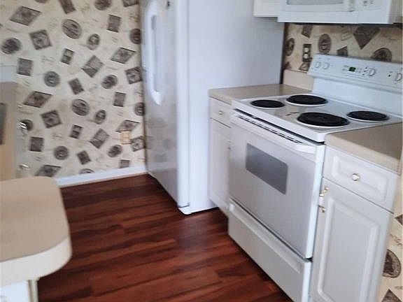 5th image of 904 Queens Way