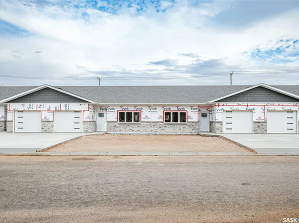 129 3rd Avenue NE #2, Moose Jaw, SK S6H 8A9