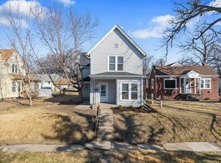 2413 11th St #A, Moline, IL