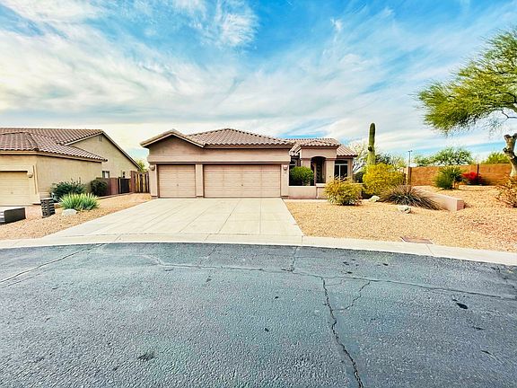 2nd image of 2922 N Rowen Cir