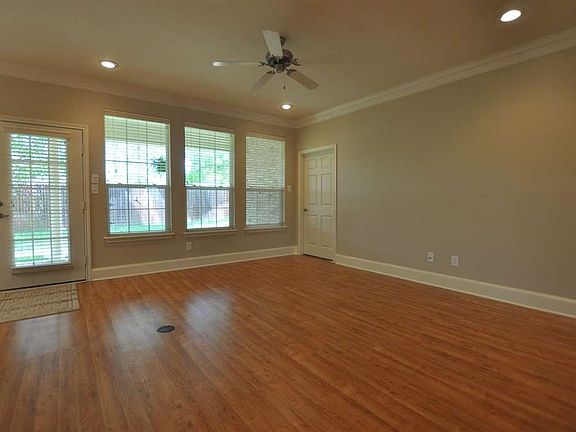 4th image of 5827 Cross Creek Cir
