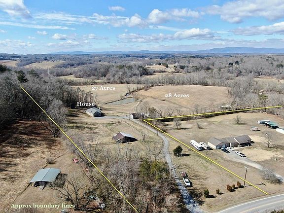 3rd image of 2098 Park Dr