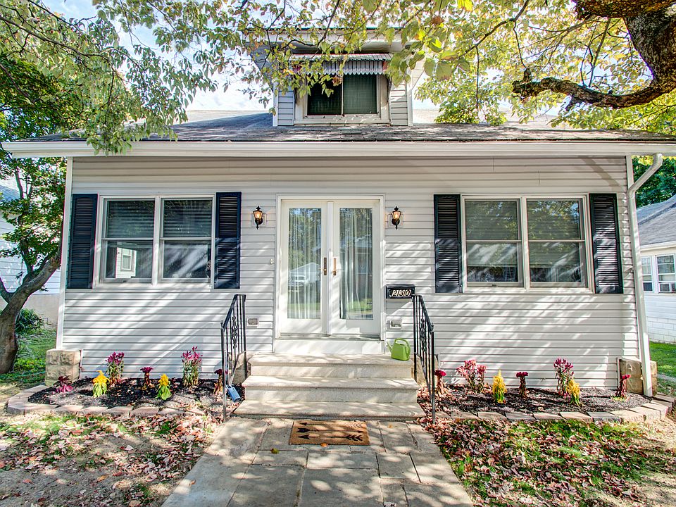 1st image of 230 S Colonial Ave