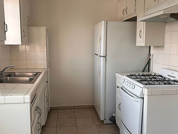 5th image of 537 W 4th St APT 8