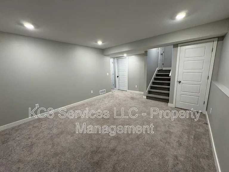 2018 SW Holdbrooks Dr — Photo 5