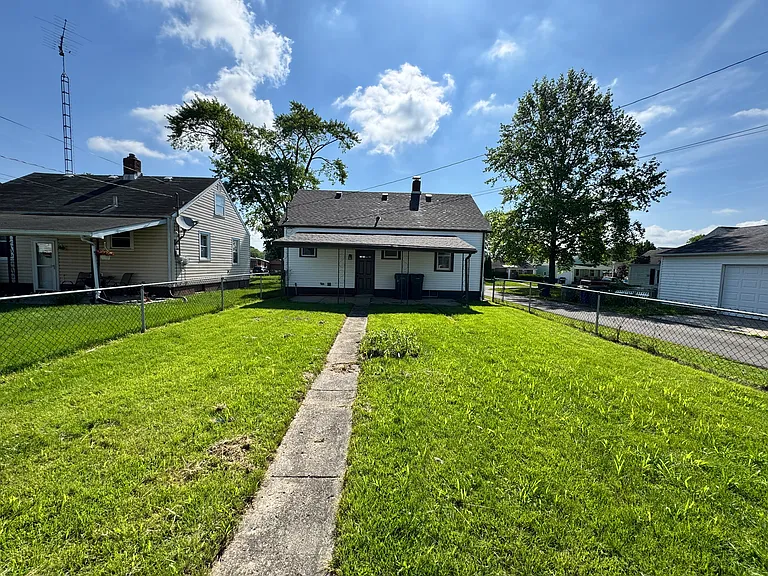 16 NW 17th St — Photo 9