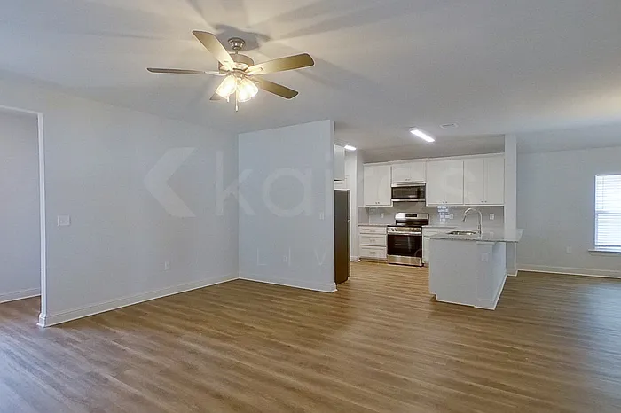 3 bed, 2.0 bath, 1618 sqft, $2,025 — Photo 3