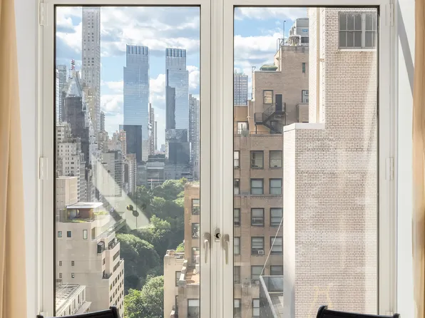 520 Park Avenue image 14 of 21