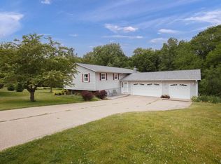 13 Valley View Dr, Blue Grass, IA 52726