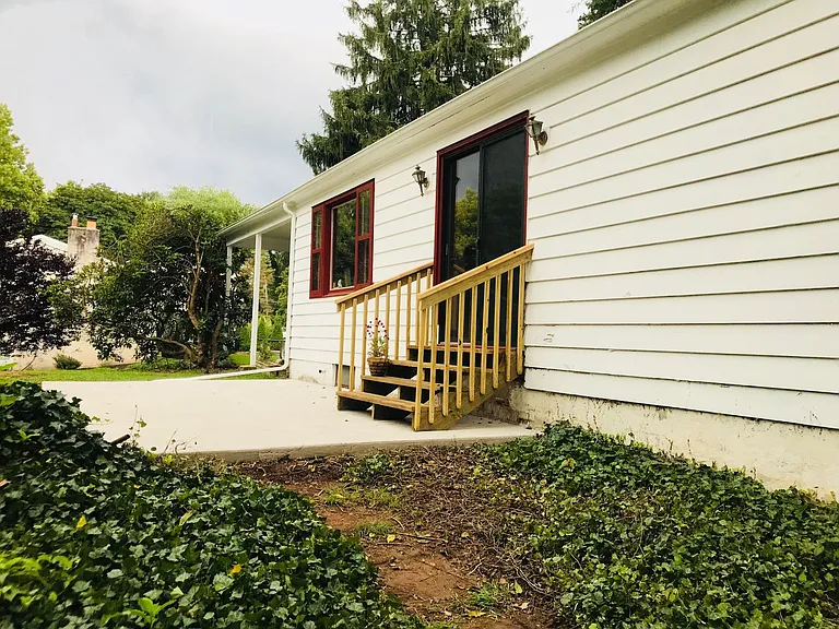 173 W Bristol Rd — Photo 2