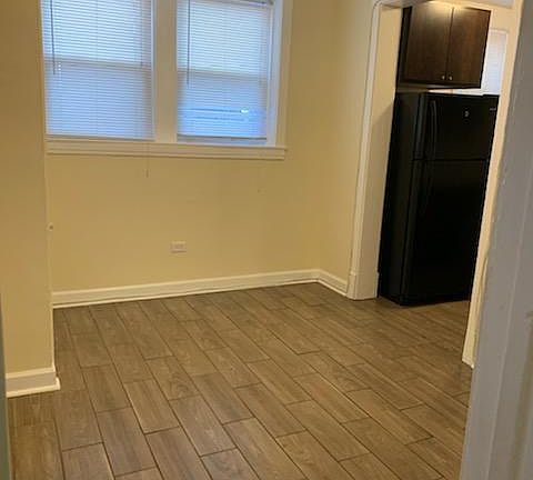 4th image of 3406 W Foster Ave #G