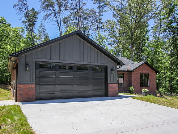 3rd image of 1632 Valley Woods Dr