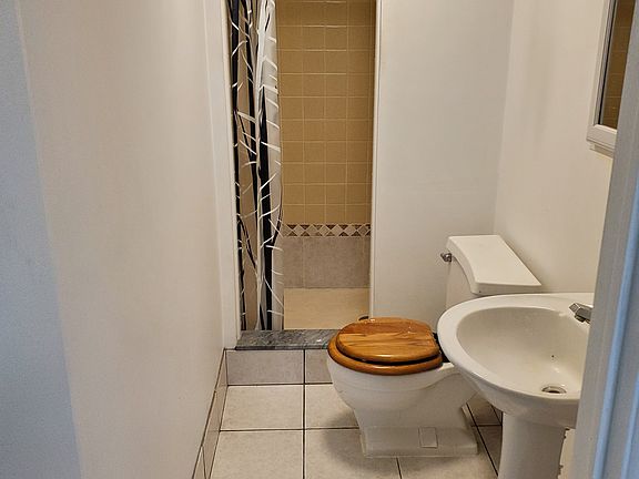 4th image of 3142 Brereton Ct