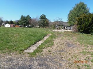 202 Treetop Dr, Hot Springs, VA 24445