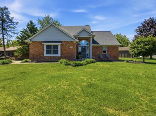 565 Lakes Edge Dr, Oxford, MI 48371