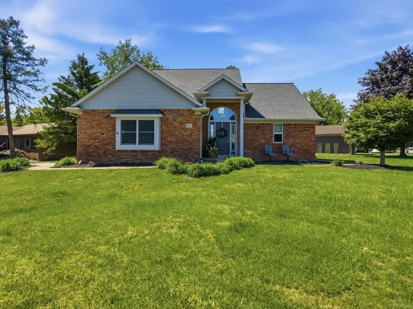 565 Lakes Edge Dr, Oxford, MI 48371