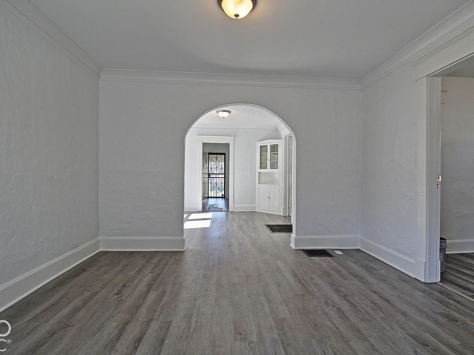 3 bed, 1.0 bath, 826 sqft, $1,200 — Photo 4