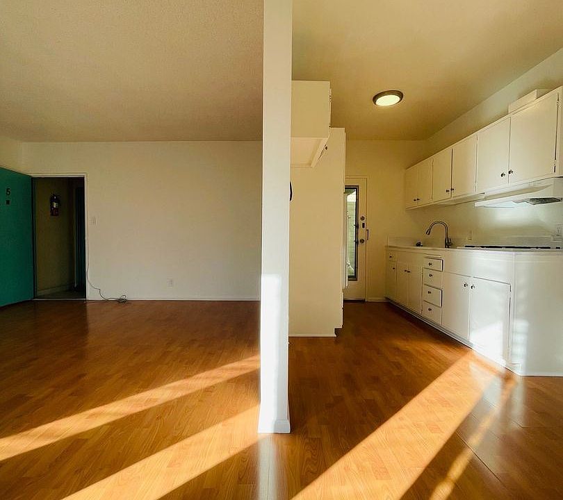 1st image of 1335 N Poinsettia Pl #5