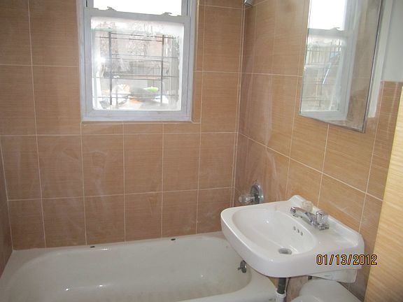 2nd image of 614 N 5th St APT 1