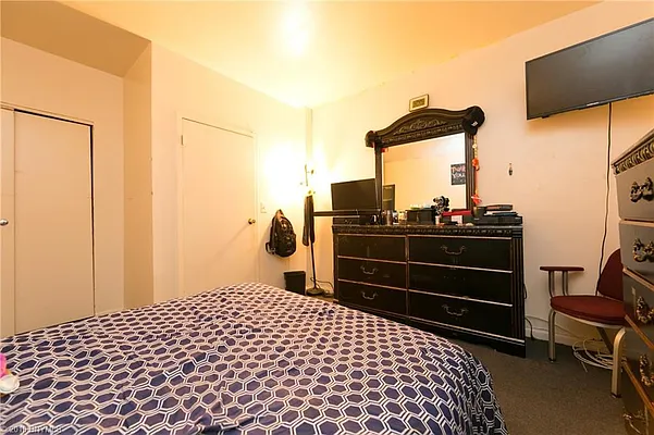 Sold by Remax Real Estate Professionals | media 11