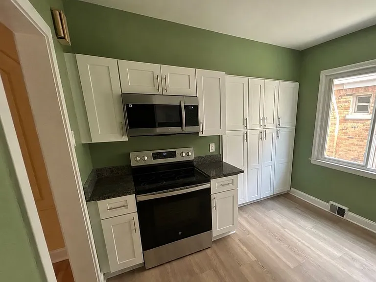 17409 Warrington Dr — Photo 13