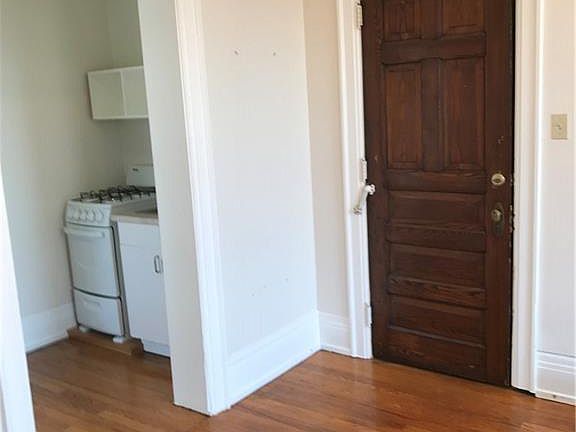 4th image of 44 N Pearl St