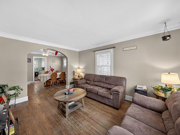 3rd image of 807 2nd St NW